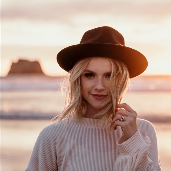 Meet your Posher, Jordyn - Picture 1 of 1